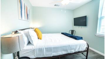 Huis (1 Bedroom) | 1 slaapkamer, een strijkplank/strijkijzer, beddengoed