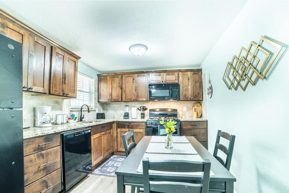Fascinating 1br/1 BA Near Festive DT and Riverwalk
