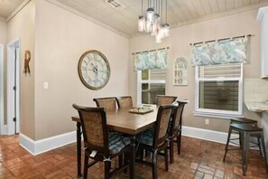 Dining - Parkland Cottage on Duck Pond (Bay St. Louis)