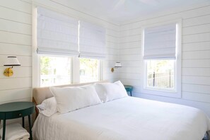 3 bedrooms, desk, iron/ironing board, WiFi - Church St Collection - 106 (Fairhope)