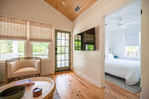 3 Schlafzimmer, Schreibtisch, Bügeleisen/Bügelbrett, WLAN