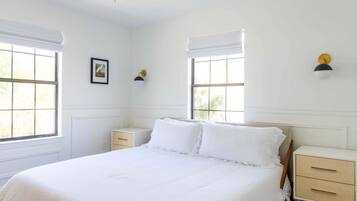 3 makuuhuonetta, työpöytä, silitysrauta/-lauta, Wi-Fi