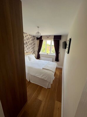 2 chambres, fer et planche à repasser, Wi-Fi gratuit, draps fournis