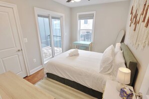 2 bedrooms, desk, iron/ironing board, travel cot - The Hip Strip - Stroll to Columbia Heights (Washington)
