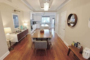 Dining - The Hip Strip - Stroll to Columbia Heights (Washington)