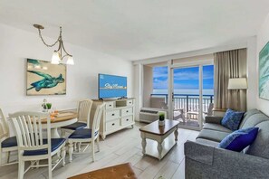 Televisión, chimenea y oficina