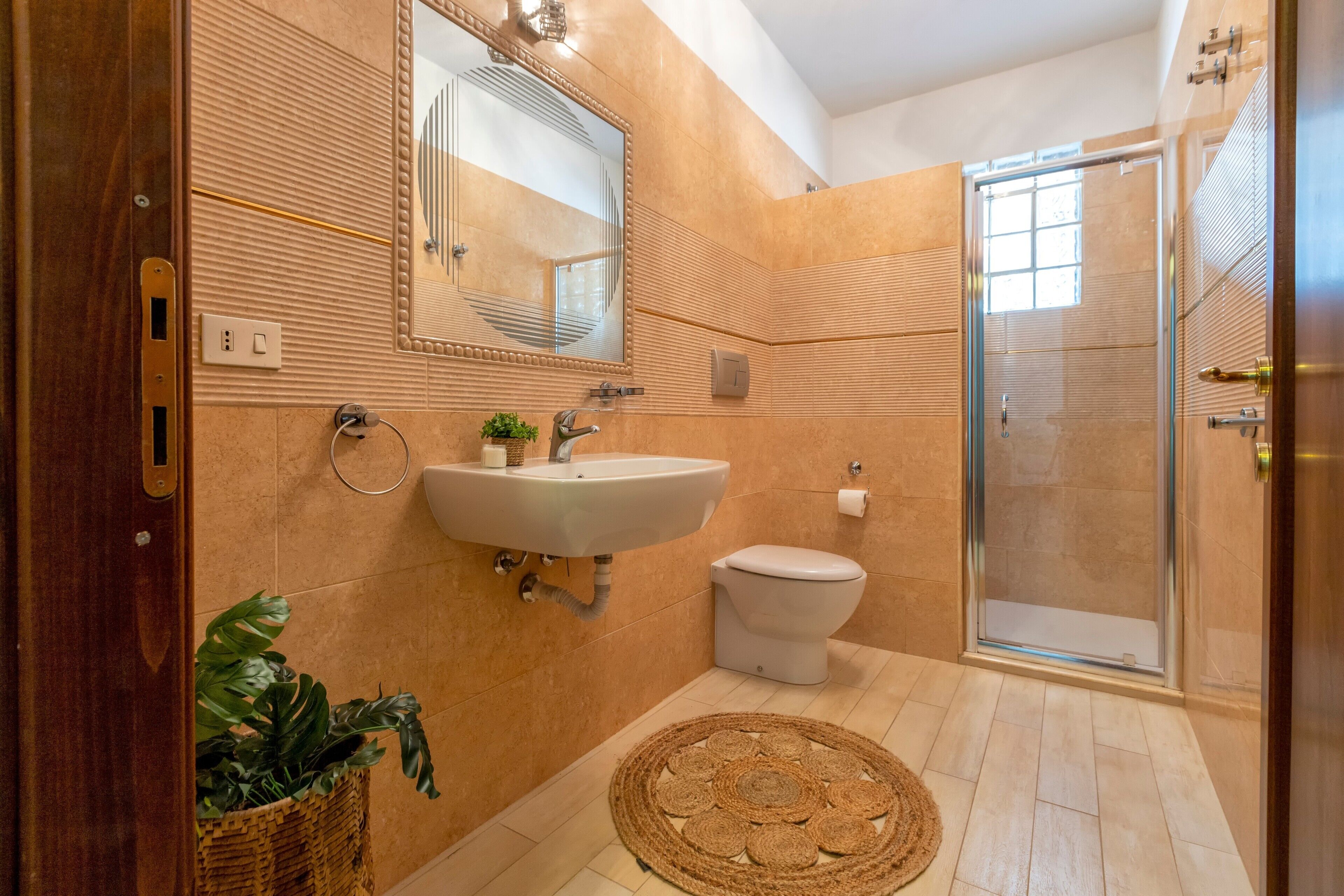 Badewanne, Haartrockner, Handtücher