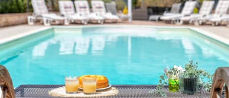 Lämmitetty uima-allas