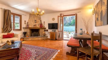 テレビ、暖炉、ストリーミングサービス