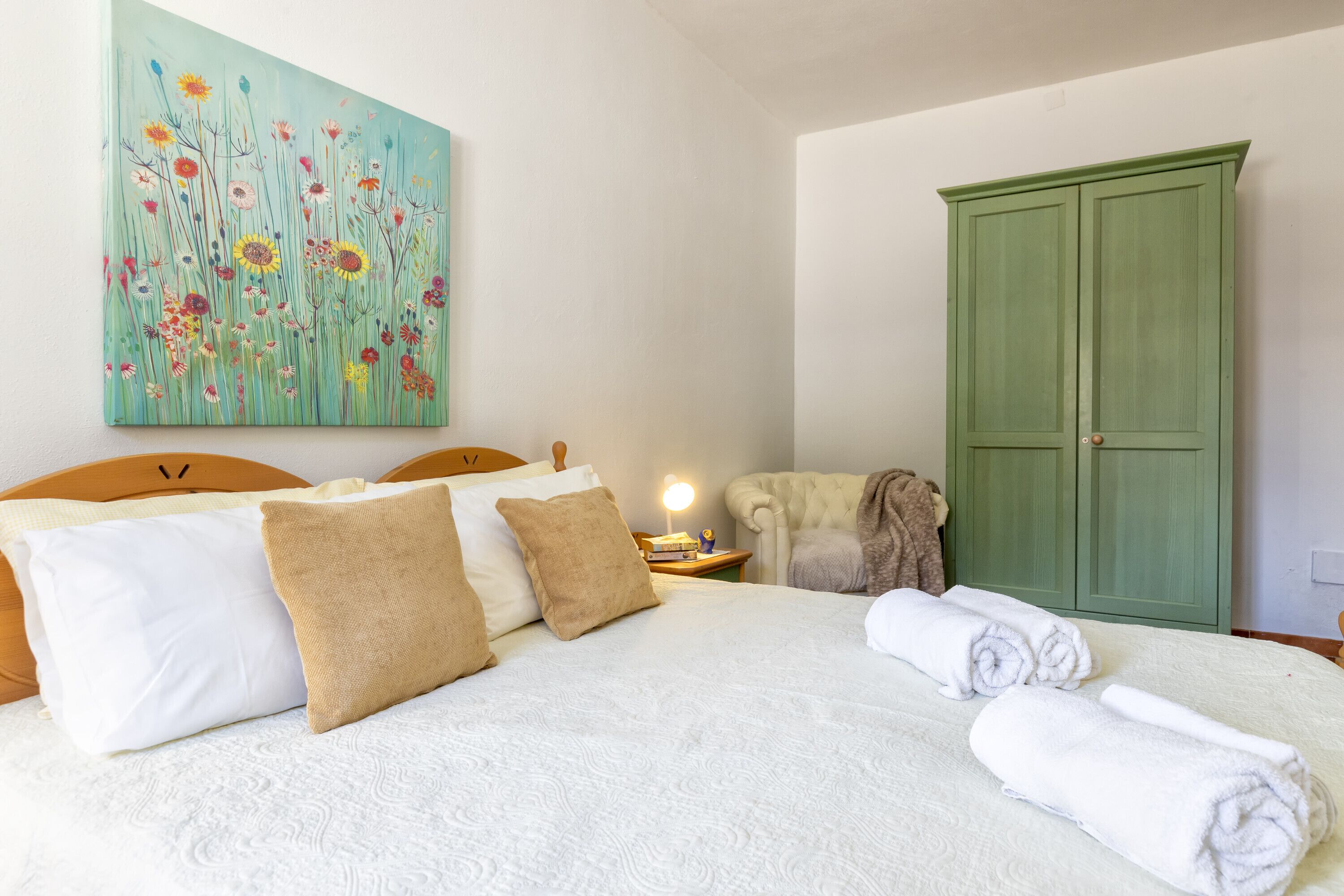 4 bedrooms, iron/ironing board, free WiFi, bed sheets