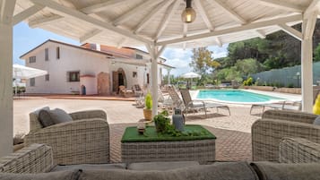 Lämmitetty uima-allas