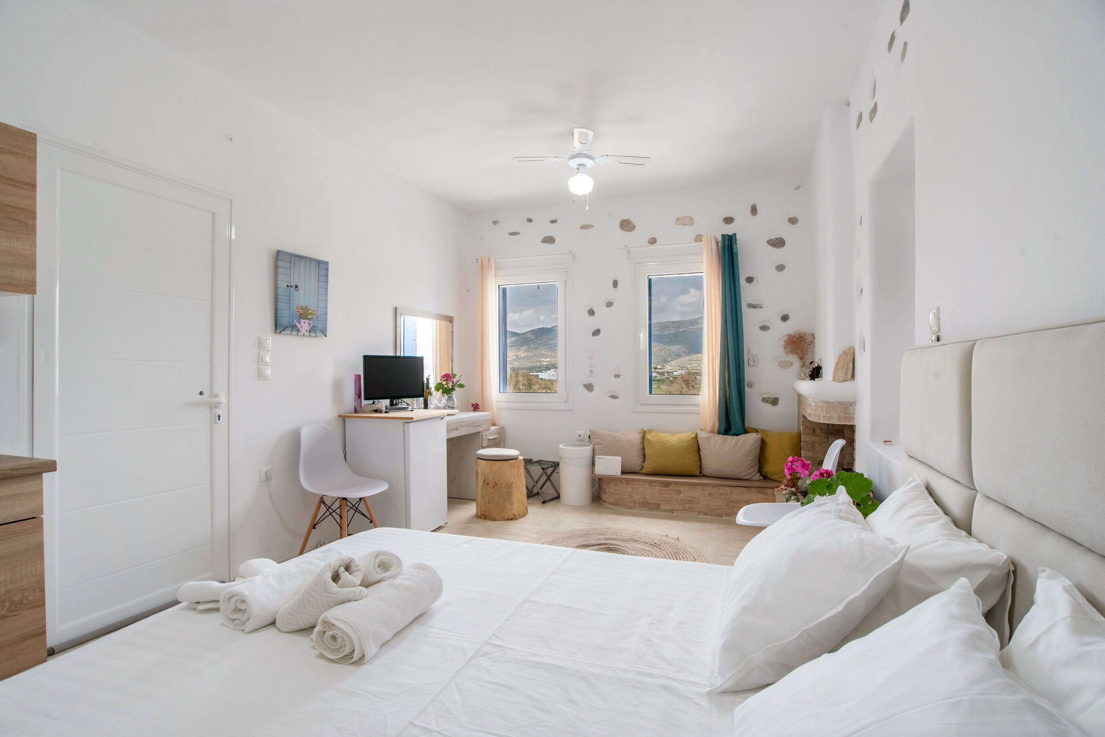 Iron/ironing board, free WiFi, bed sheets