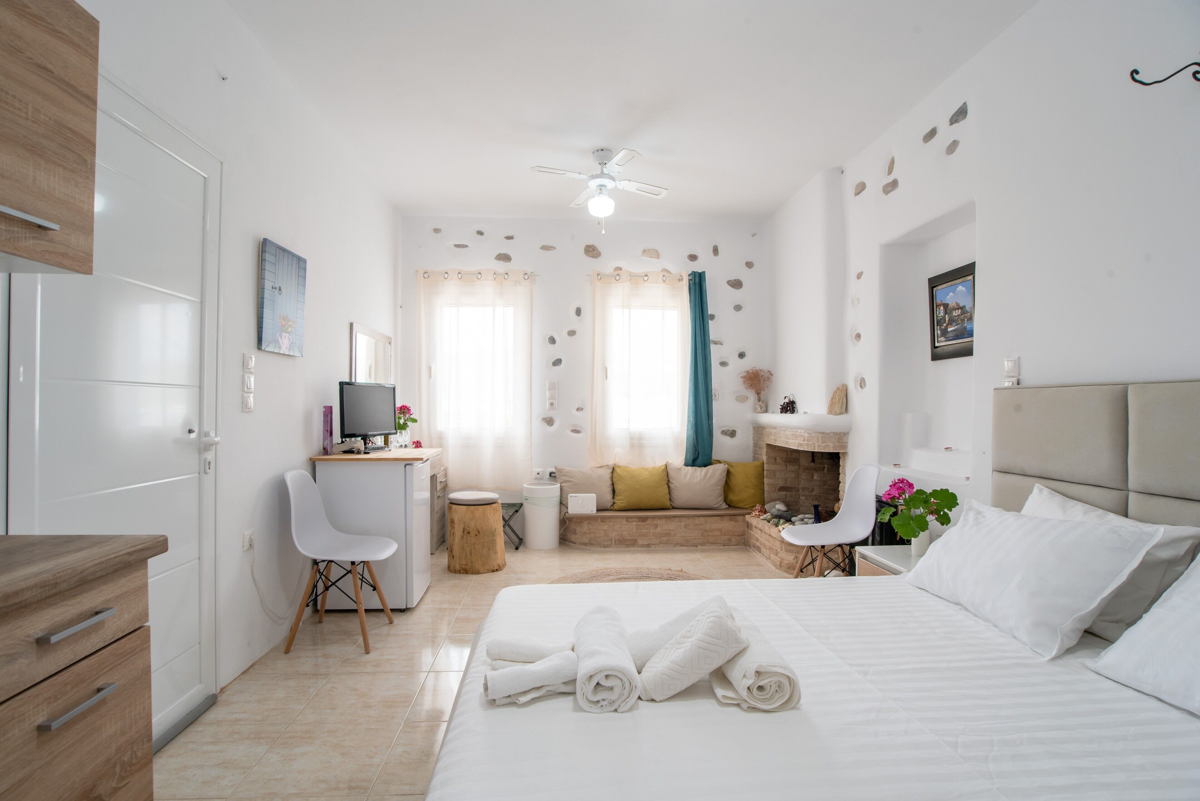 Iron/ironing board, free WiFi, bed sheets