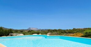 Pool - Apartment Runcina 1 with Sea View, Wi-Fi and Shared Pool (San Teodoro)