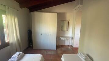 2 Schlafzimmer, BĂŒgeleisen/BĂŒgelbrett, kostenloses WLAN, BettwĂ€sche