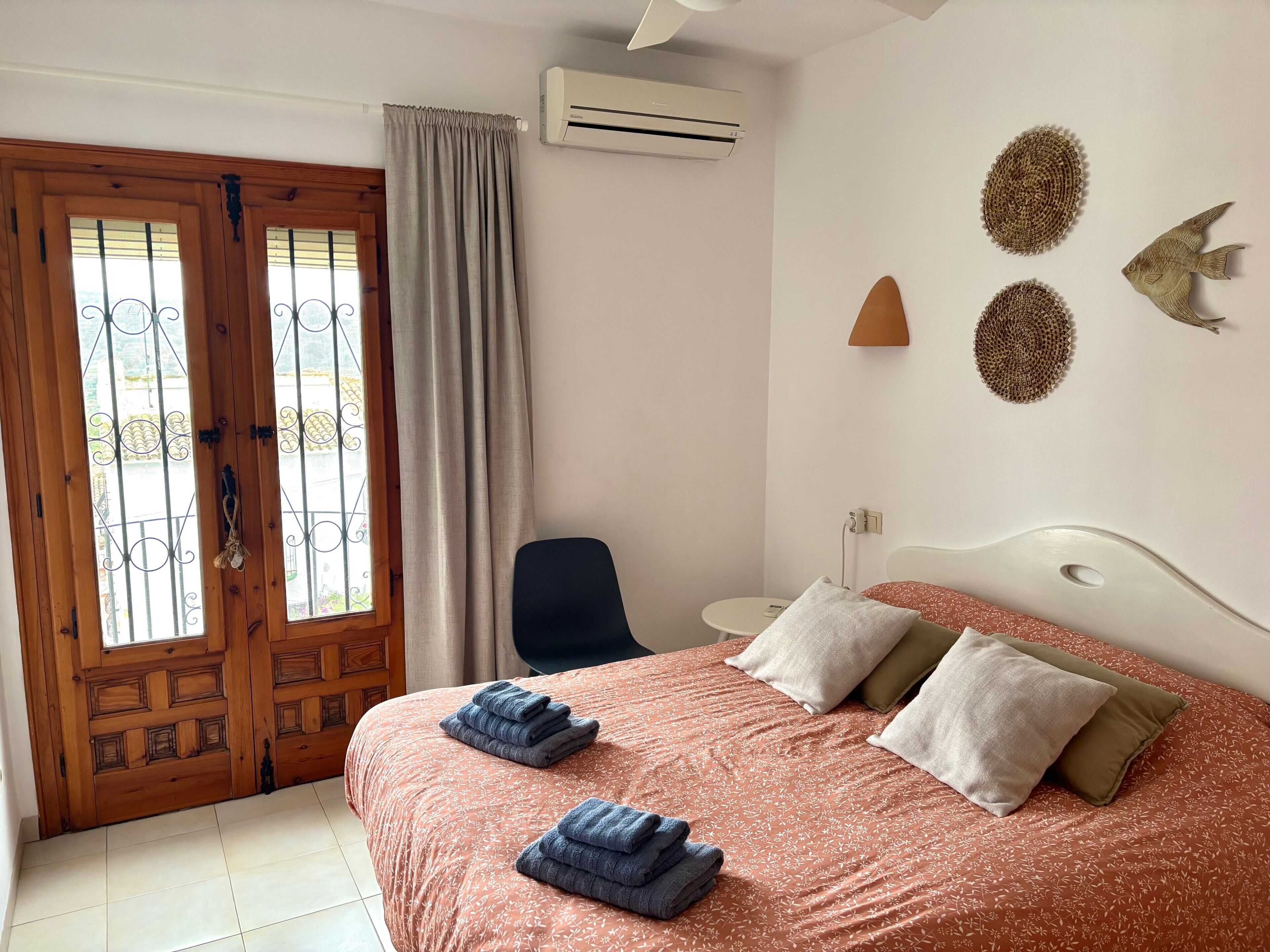 3 chambres, fer et planche à repasser, Wi-Fi gratuit, draps fournis