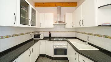 Refrigerador, microondas, horno, placa de cocina