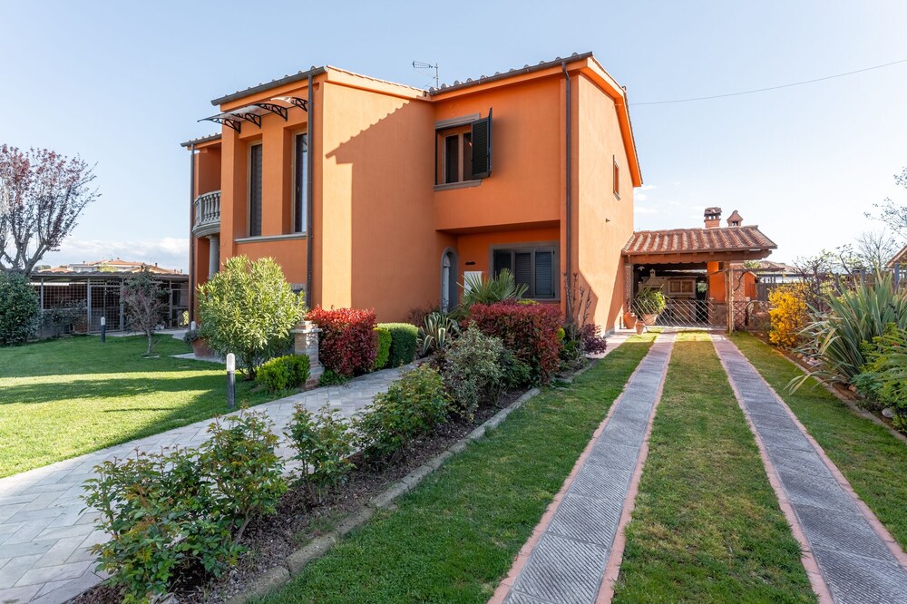 Appartamento per vacanze 'Casa Fiorita' con terrazza, balcone e Wi-Fi