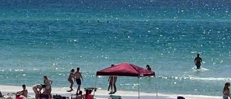 Beach nearby, sun loungers, beach towels
