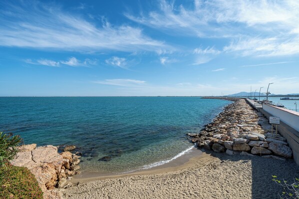 On the beach - Apartment 'Vista Mar' with Sea View, Wi-Fi and Air Conditioning (l'ampolla)