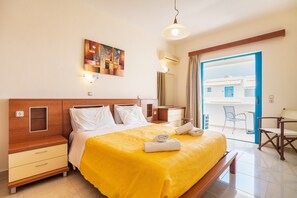 1 bedroom, iron/ironing board, free WiFi, bed sheets - Holiday Home 'Livadia Beach Studio B ' with Sea View, Wi-Fi and Air Conditioning (tilos)