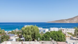 A coastal town with buildings, a clear sky, and the sea. - Holiday Home 'Olympus Tilos Apt Twin A3 ' with Mountain View, Wi-Fi and Air Conditioning (Tilos)