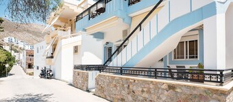 Vakantiehuis 'Olympus Tilos Apt Twin A3 ' met Bergzicht, WiFi en Airconditioning