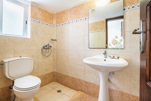 Bruser, hårtørrer, håndklæder