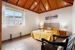 2 makuuhuonetta, silitysrauta/-lauta, ilmainen Wi-Fi, vuodevaatteet