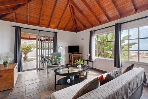 Holiday Home 'Casa Óscar' with Mountain View, Private Pool and Wi-Fi