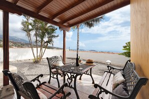 Outdoor dining - Holiday Home 'Casa Óscar' with Mountain View, Private Pool and Wi-Fi (Los Llanos)