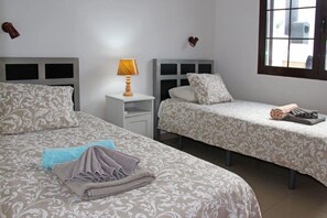 2 slaapkamers, een strijkplank/strijkijzer, gratis wifi, beddengoed