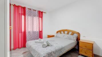 2 slaapkamers, een strijkplank/strijkijzer, gratis wifi, beddengoed