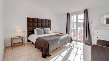 3 slaapkamers, een strijkplank/strijkijzer, gratis wifi, beddengoed