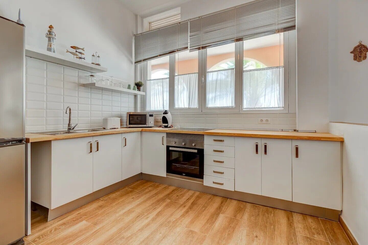 Refrigerador, microondas, horno, placa de cocina