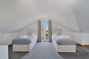 4 bedrooms, desk, iron/ironing board, WiFi