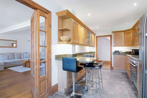 Réfrigérateur, micro-ondes, four, lave-vaisselle