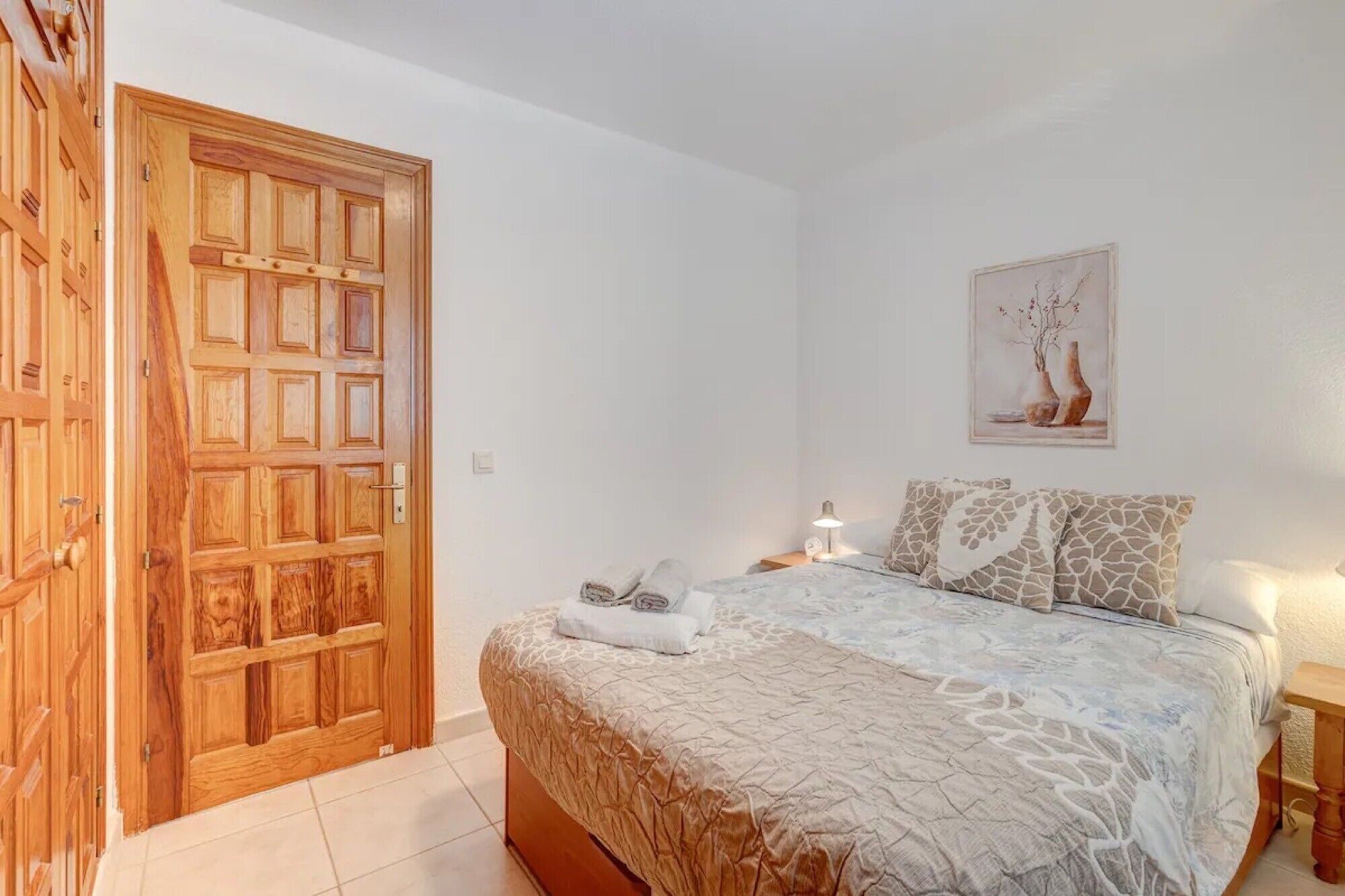 2 室のベッドルーム、アイロン / アイロン台、WiFi (無料)、ベッドシーツ