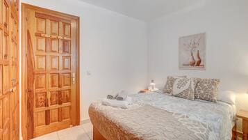 2 室のベッドルーム、アイロン / アイロン台、WiFi (無料)、ベッドシーツ