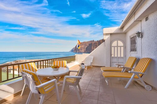 Holiday Apartment "Los Gigantes Sea View" near Beach with Shared Pool & Wi-Fi
