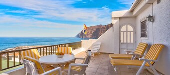 Holiday Apartment "Los Gigantes Sea View" near Beach with Shared Pool & Wi-Fi