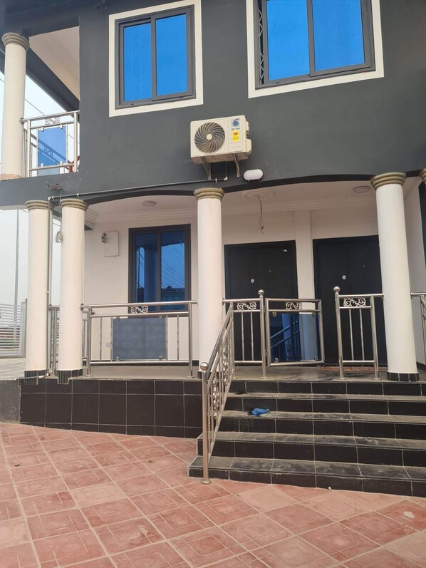 Exterior detail - House with 2 beautyful apartments perfect for groups or big family (Greater Accra Region)
