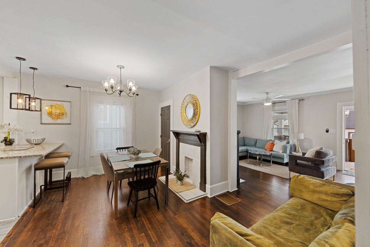 Beautiful Downtown Home Next to Big-Hitter Attractions