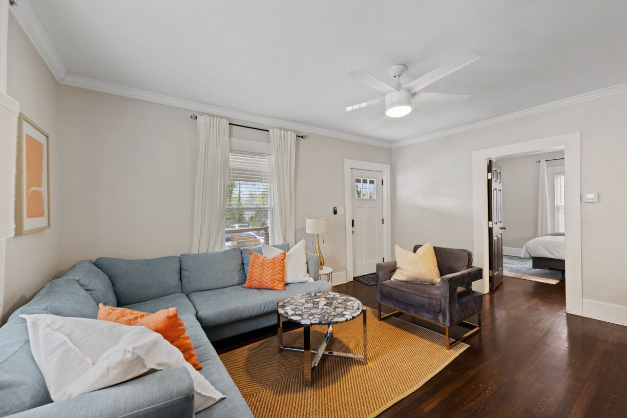 Beautiful Downtown Home Next to Big-Hitter Attractions