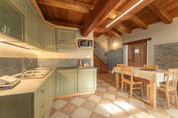 Fridge, microwave, stovetop, coffee/tea maker