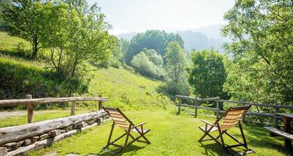 Chalet 'Civico 1 ' con vistas a la montaña, jardín privado y Wi-Fi