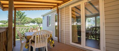 屋外ダイニングエリア