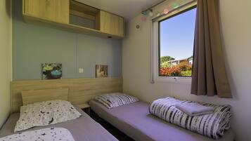 3 bedrooms, bed sheets