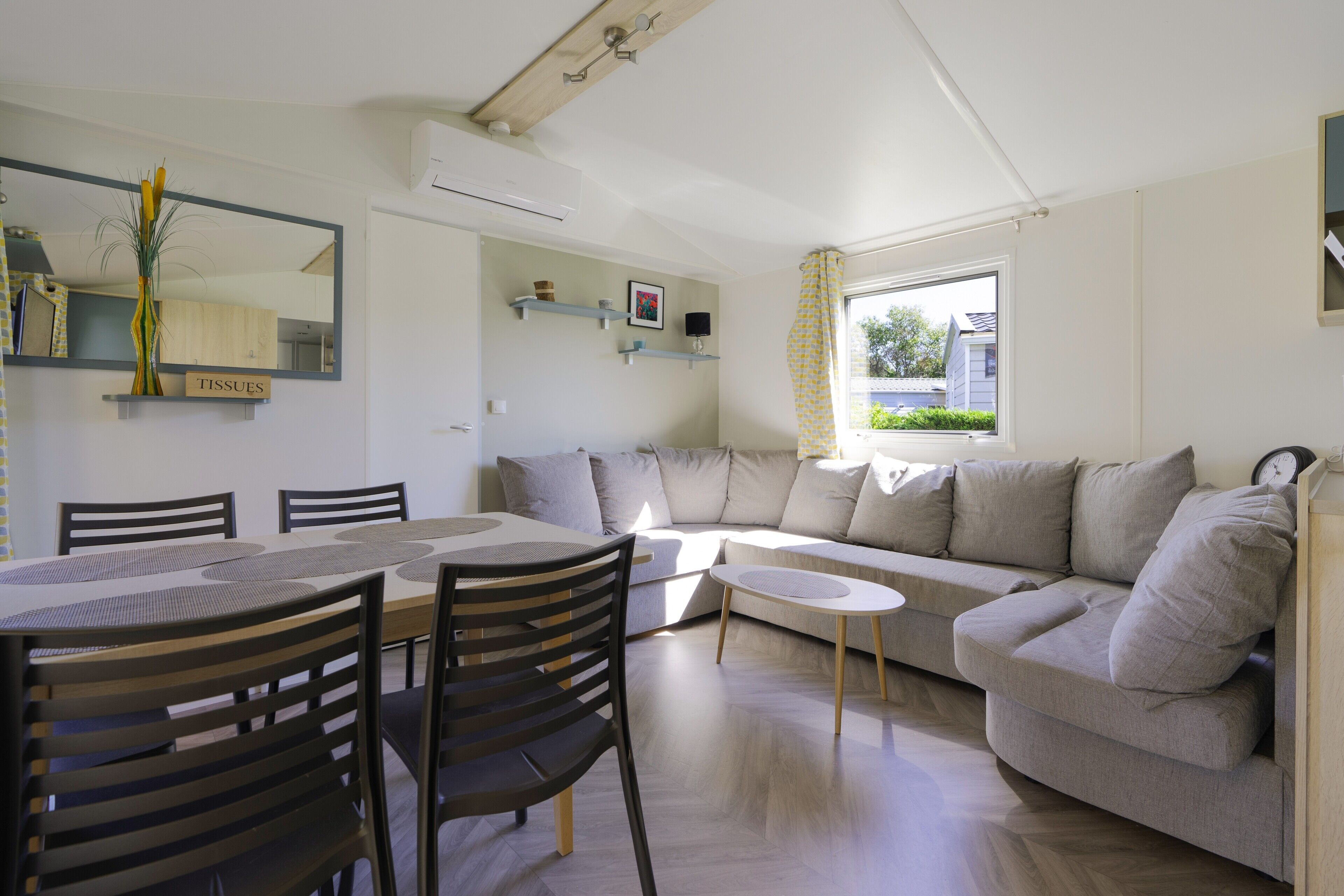 Télévision, table de tennis de table