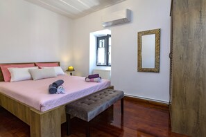 2 chambres, fer et planche à repasser, Wi-Fi gratuit, draps fournis